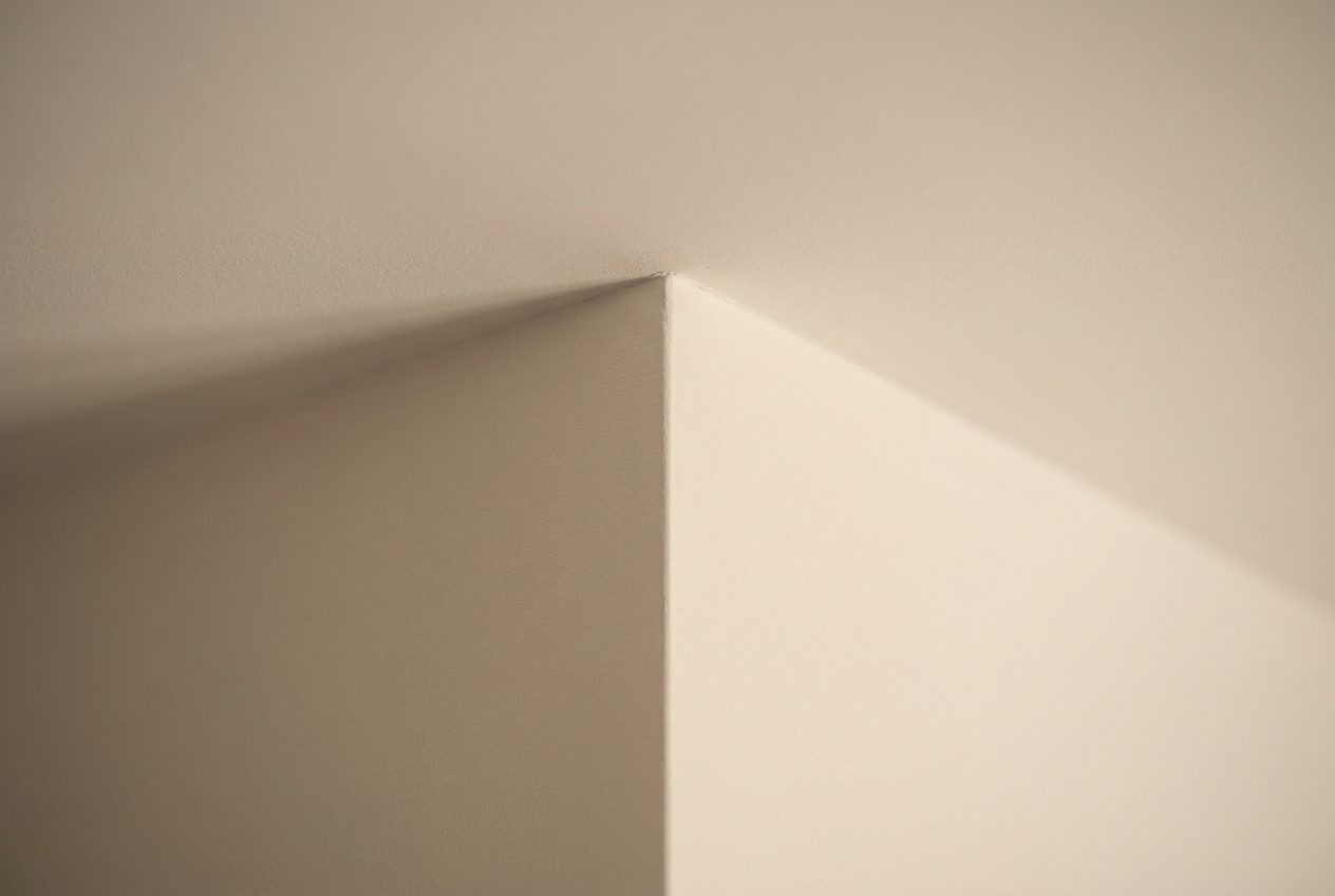 Macro of a freshly stopped square-set internal corner
